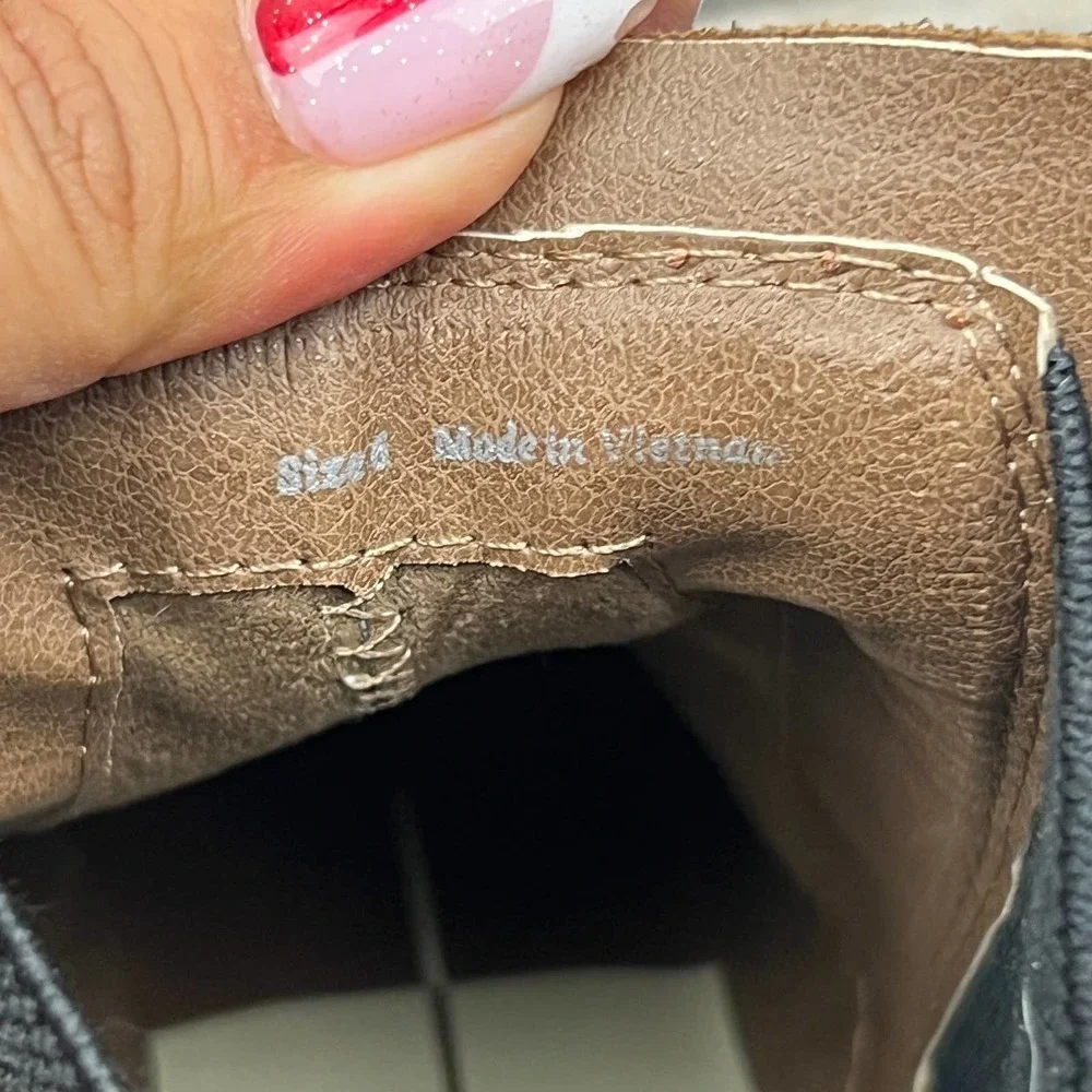 Dolce Vita Huey H2O Slip On Lug Bootie in Brown Suede Womens Size 6